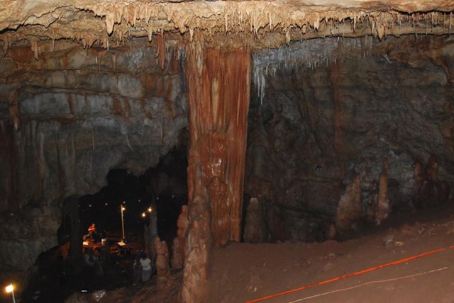 Manot Cave